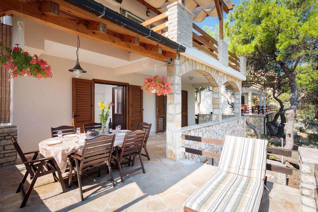 Pavao Apartments Vrboska Extérieur photo